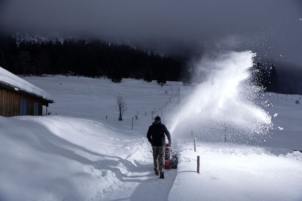 AL-KO Snowline 620 E Iii zweistufige Benzin Schneefräse integrierter Schneiwerfer