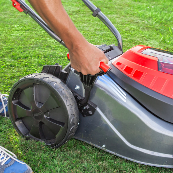 Rasenmaeher leichtgängige Höhenverstellung